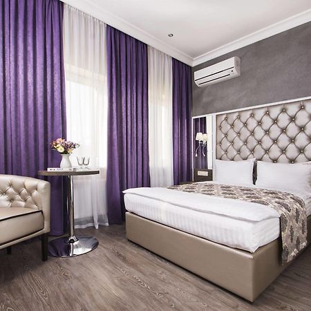 Bonapart Hotel By Uhm Kyiv Exterior photo