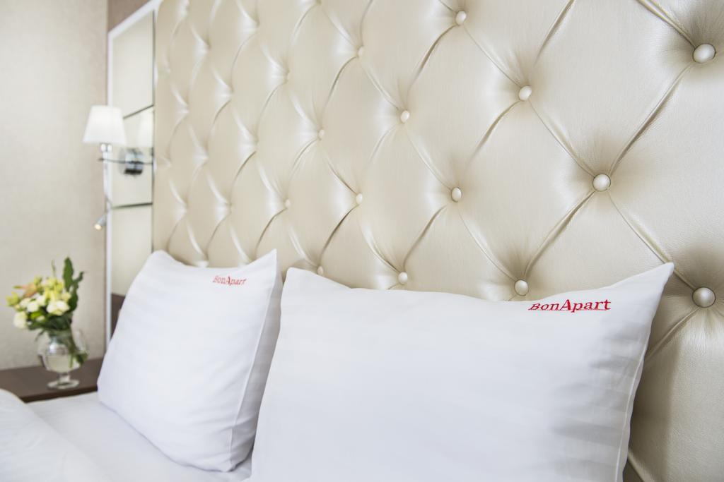 Bonapart Hotel By Uhm Kyiv Exterior photo