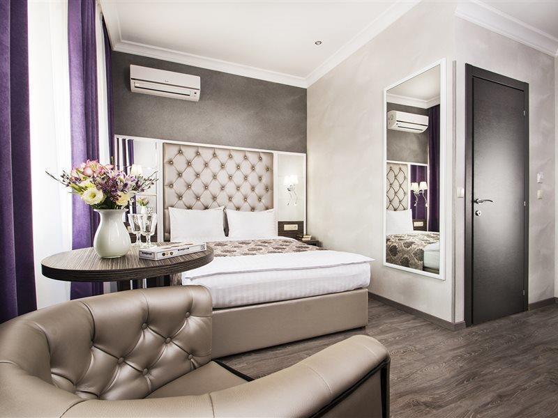Bonapart Hotel By Uhm Kyiv Exterior photo
