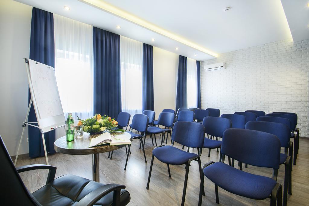 Bonapart Hotel By Uhm Kyiv Exterior photo
