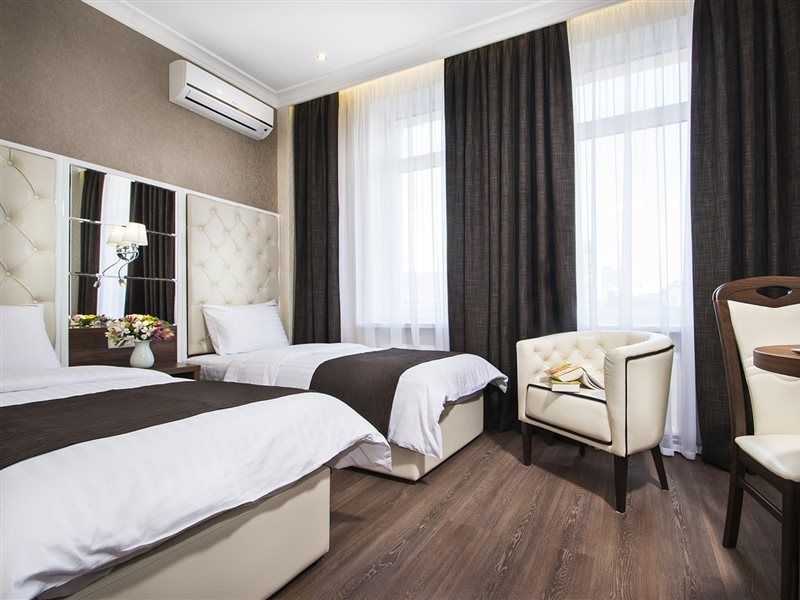 Bonapart Hotel By Uhm Kyiv Exterior photo