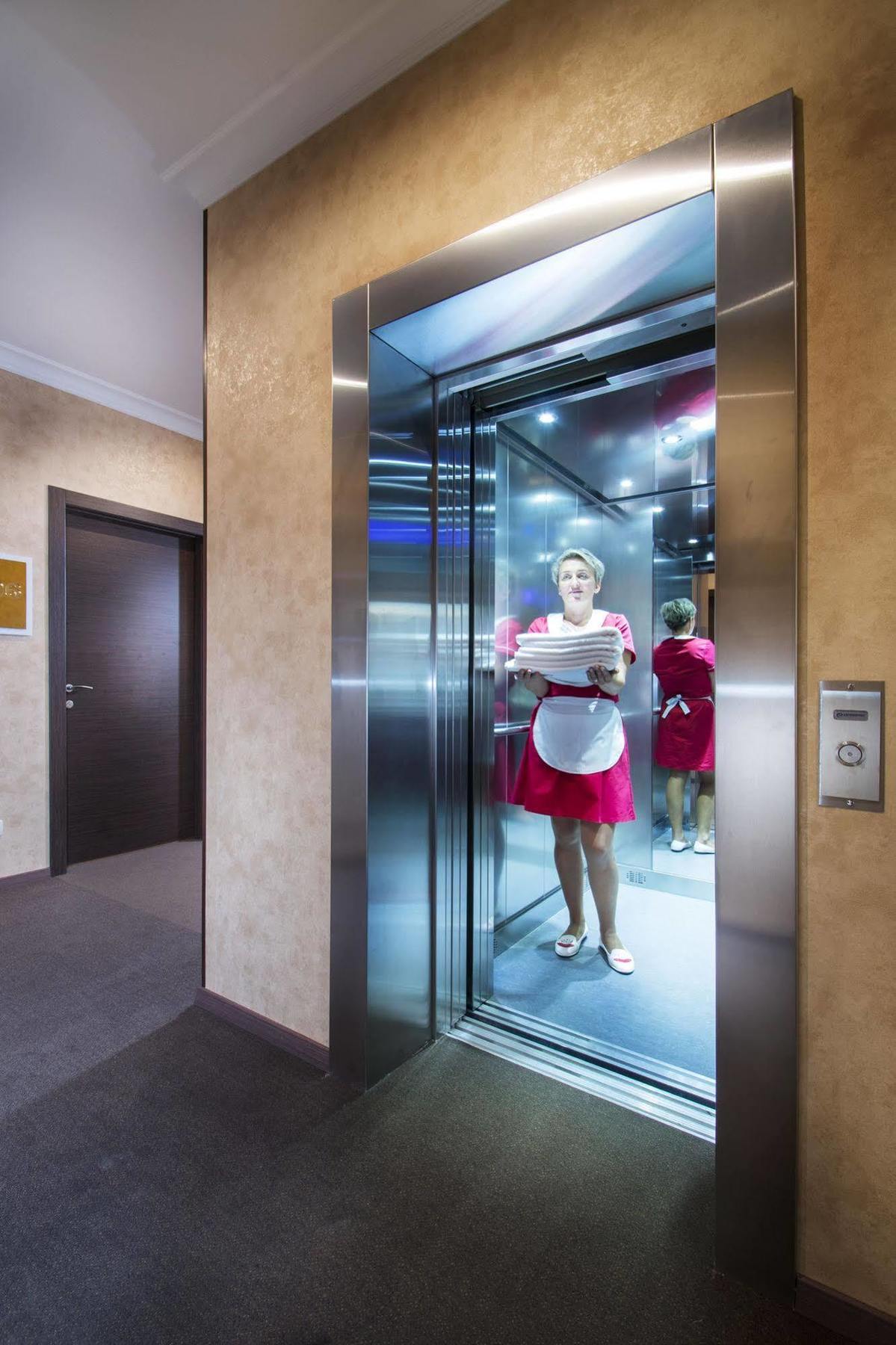 Bonapart Hotel By Uhm Kyiv Exterior photo