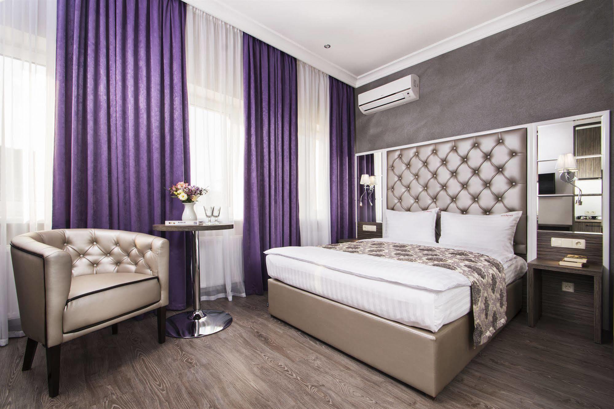 Bonapart Hotel By Uhm Kyiv Exterior photo