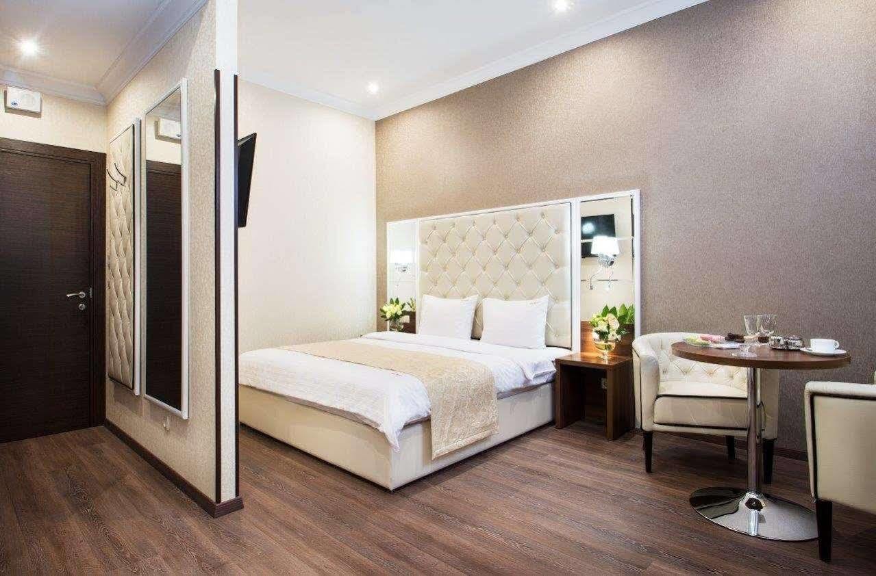 Bonapart Hotel By Uhm Kyiv Exterior photo