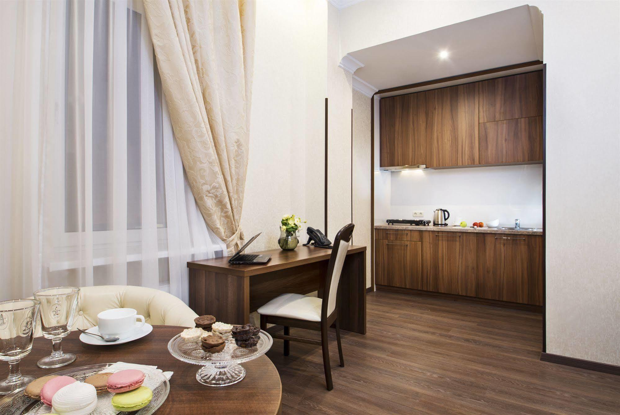 Bonapart Hotel By Uhm Kyiv Exterior photo