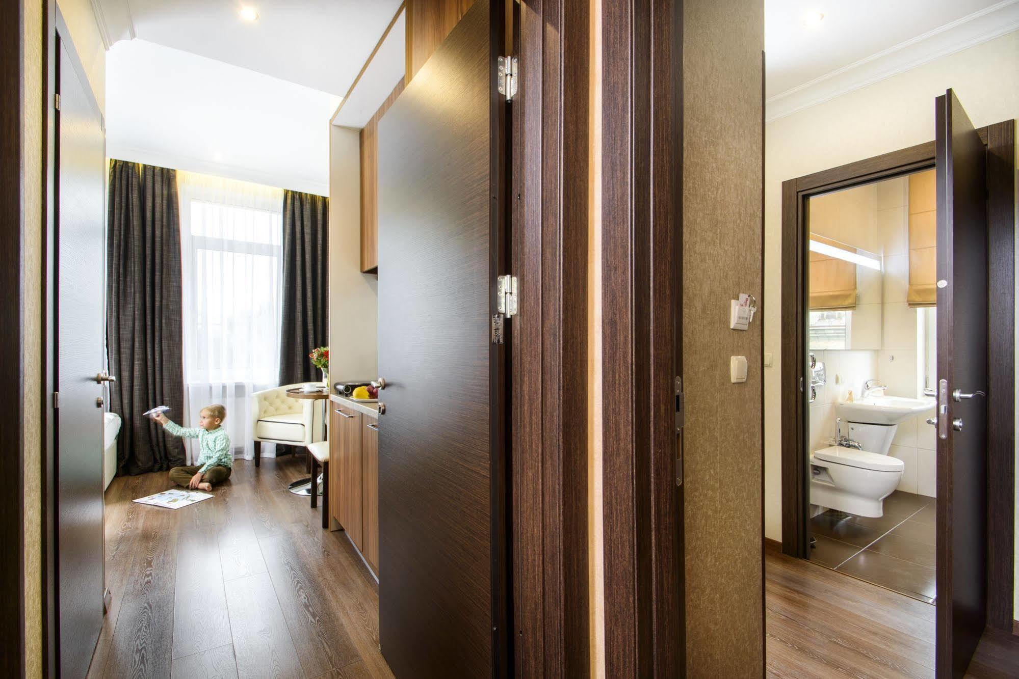 Bonapart Hotel By Uhm Kyiv Exterior photo