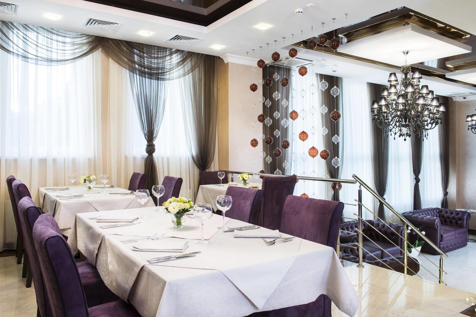 Bonapart Hotel By Uhm Kyiv Exterior photo