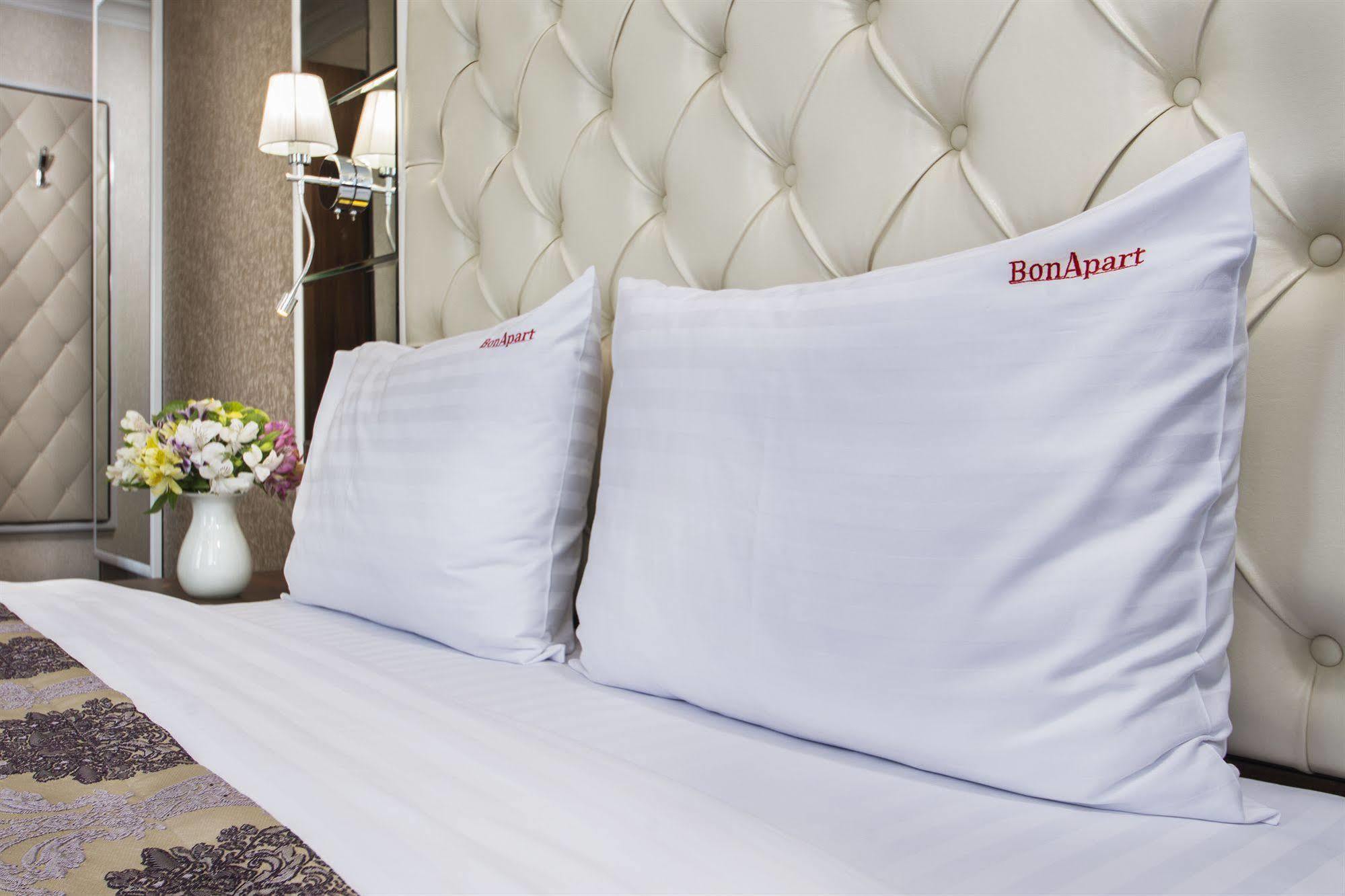Bonapart Hotel By Uhm Kyiv Exterior photo
