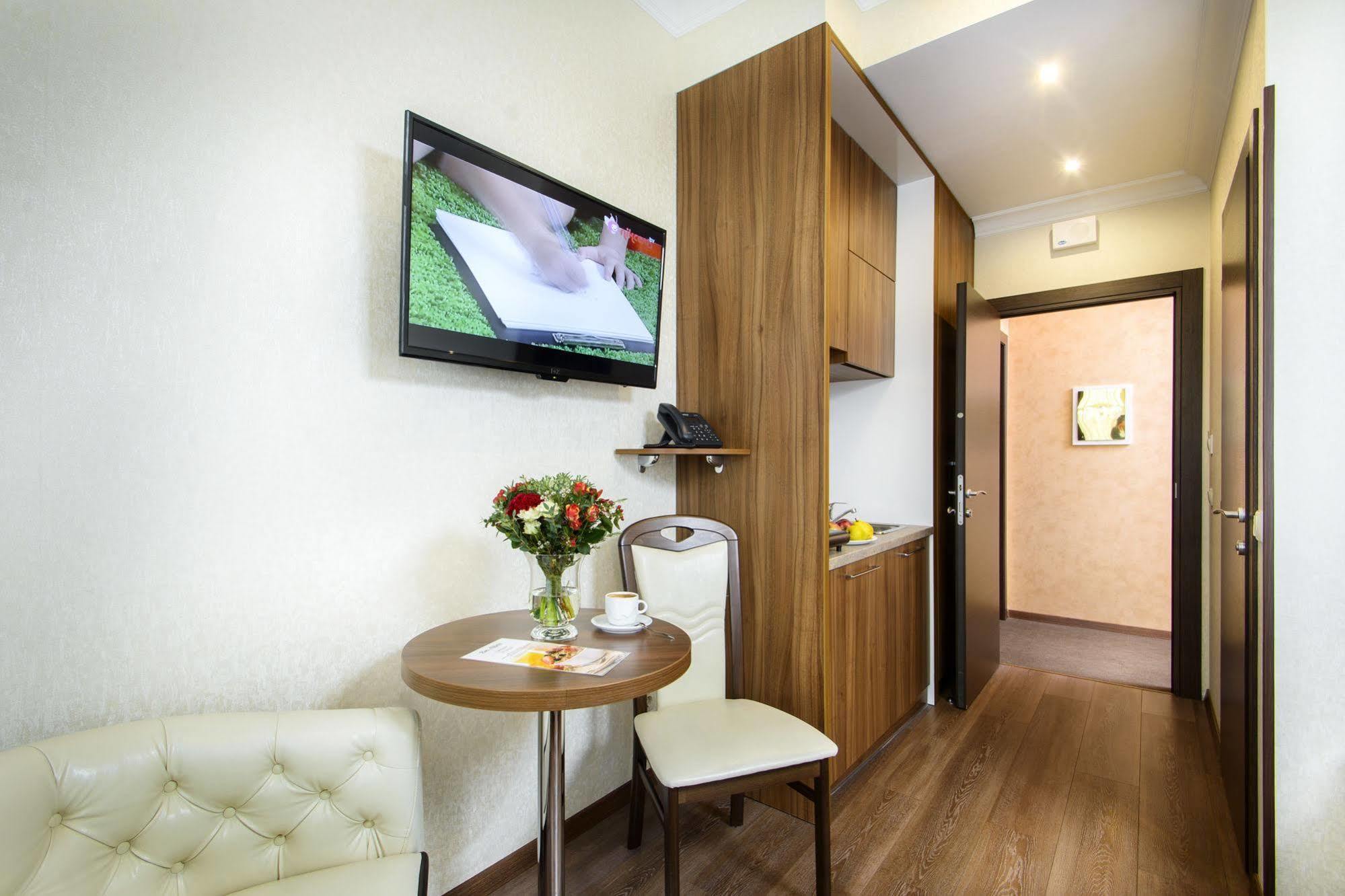Bonapart Hotel By Uhm Kyiv Exterior photo