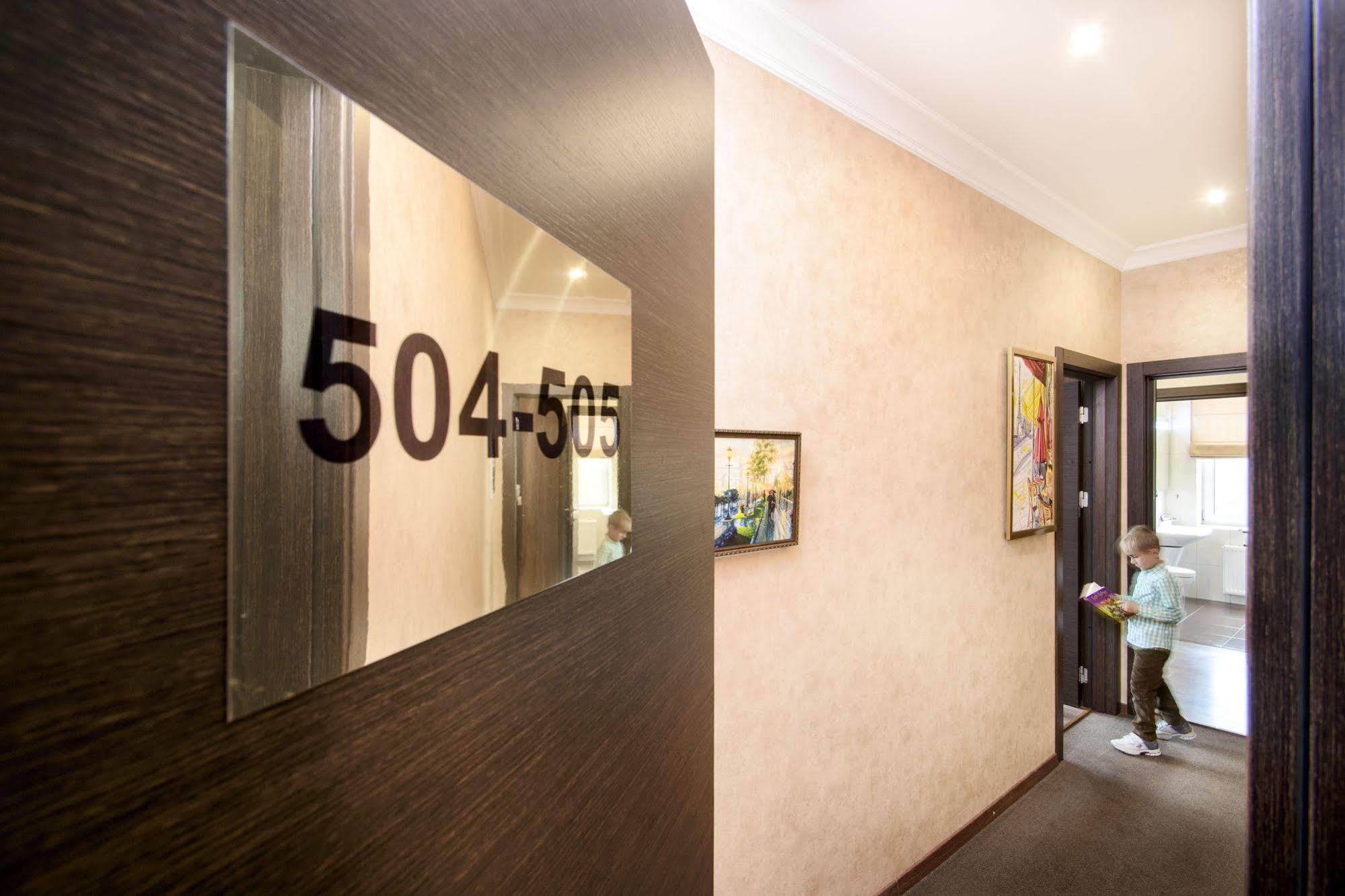 Bonapart Hotel By Uhm Kyiv Exterior photo