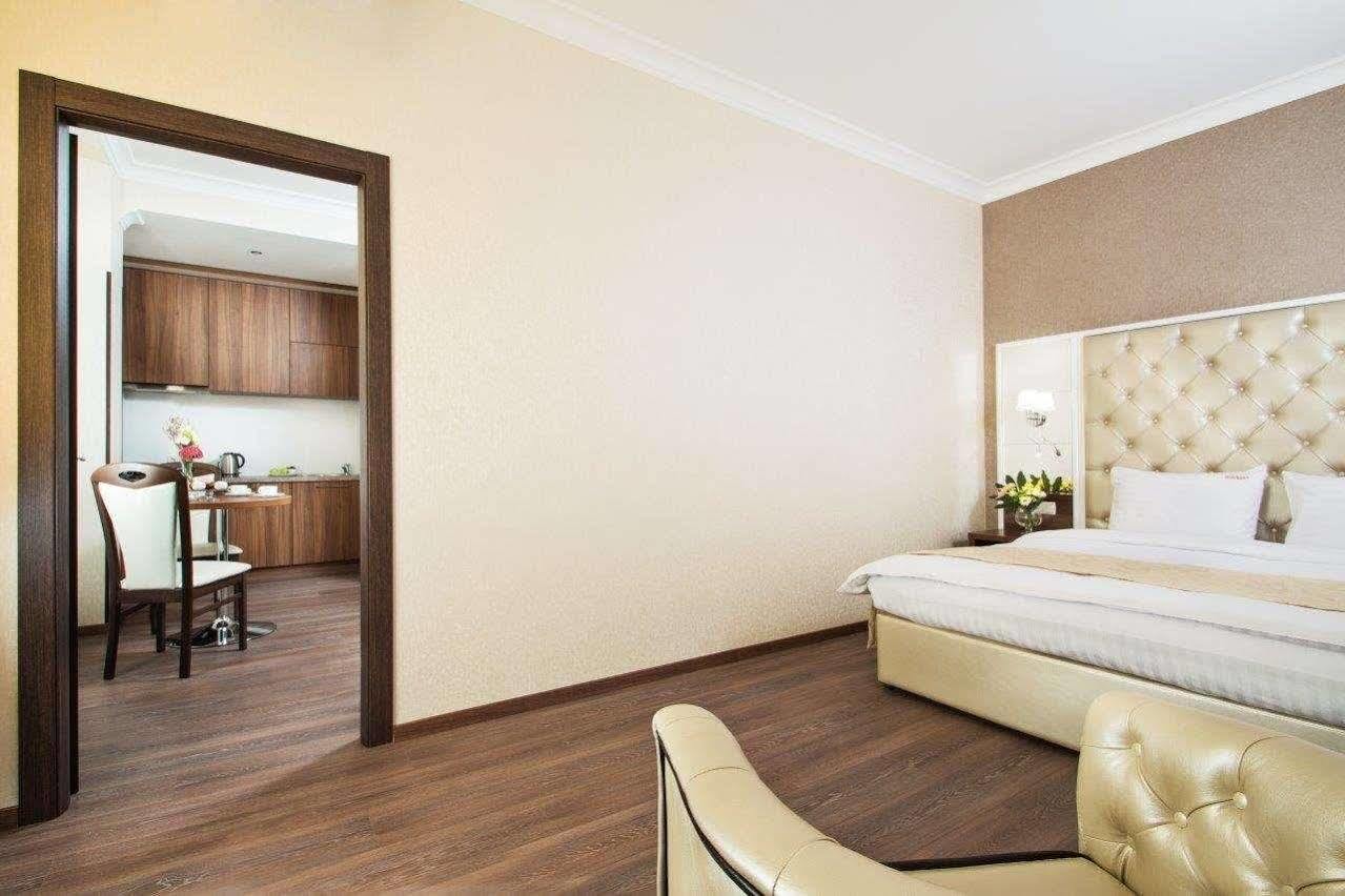 Bonapart Hotel By Uhm Kyiv Exterior photo