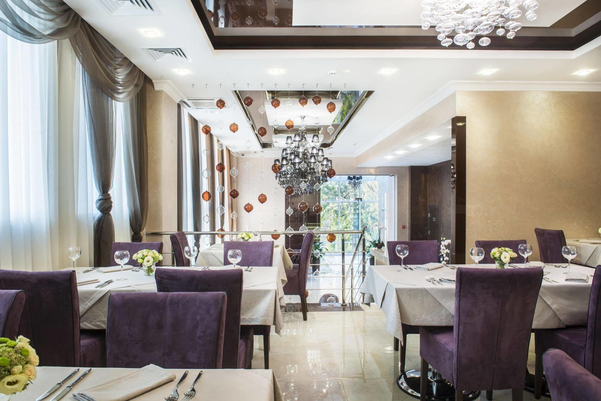 Bonapart Hotel By Uhm Kyiv Exterior photo